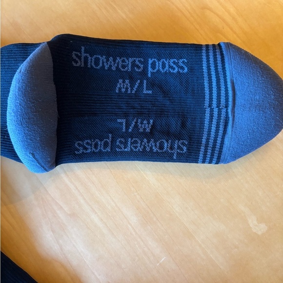 Showers Pass M/L black waterproof, commuter socks - Picture 2 of 7
